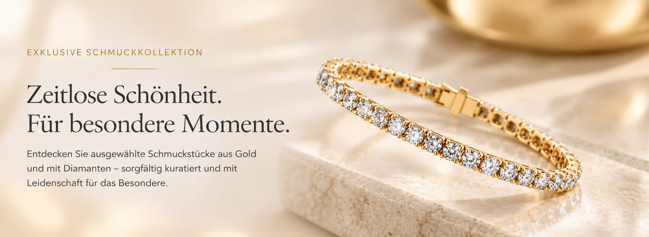 Diamantarmband mit umlaufendem Besatz auf hellem Untergrund