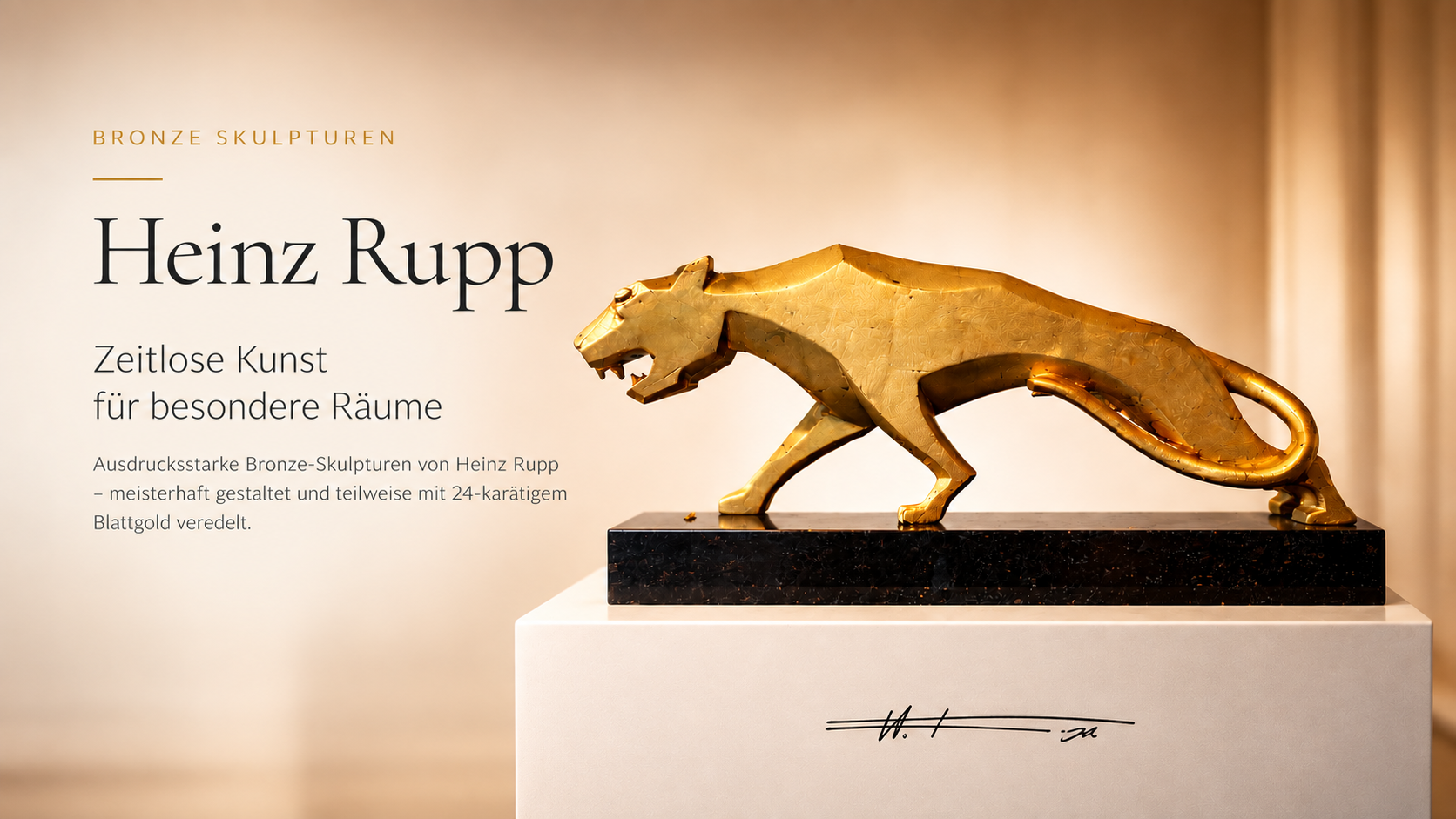 Goldfarbene Bronze-Skulptur von Heinz Rupp auf einem schwarzen Sockel